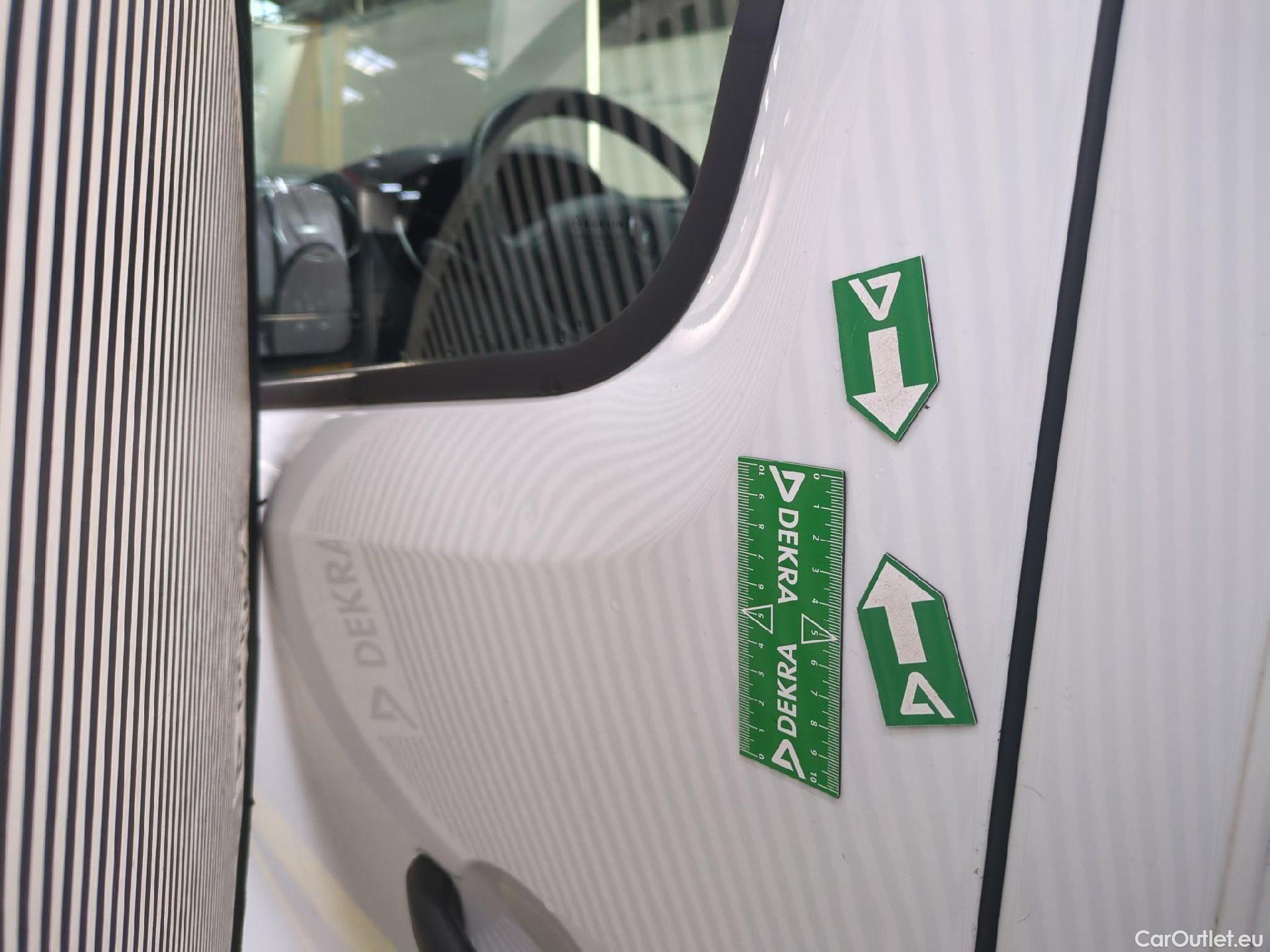  Renault  Trafic RENAULT  / 2019 / 4P / Fourgon tole FG GCF L2H2 1200 Energy dCi 145 E6 #18