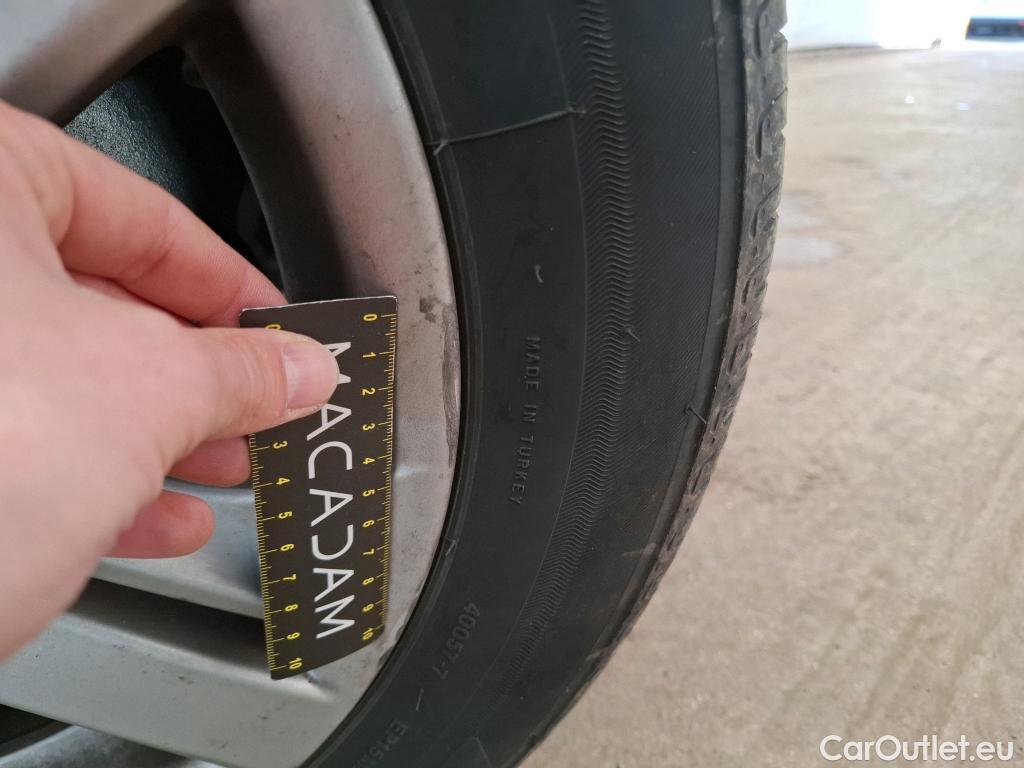  Toyota  Corolla TOYOTA  / 2018 / 5P / Berline Hybride 122h Dynamic Business Stage Acad #30