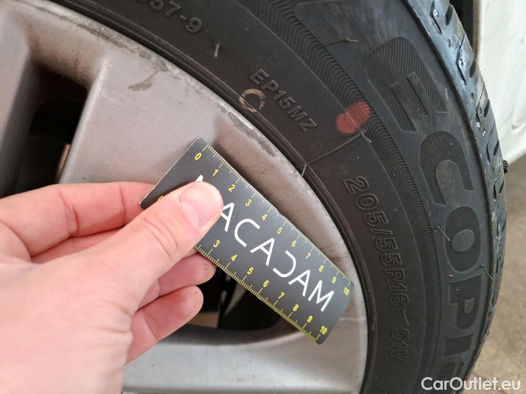  Toyota  Corolla TOYOTA  / 2018 / 5P / Berline Hybride 122h Dynamic Business Stage Acad #23