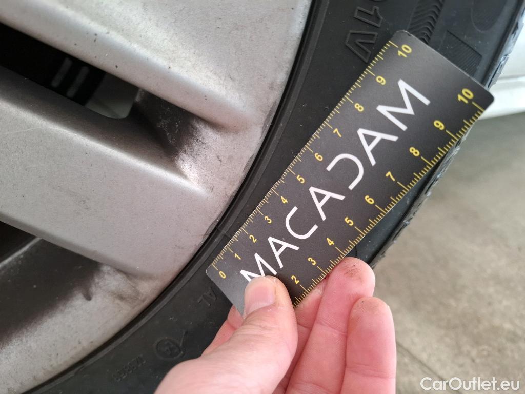  Toyota  Corolla TOYOTA  / 2018 / 5P / Berline Hybride 122h Dynamic Business Stage Acad #24