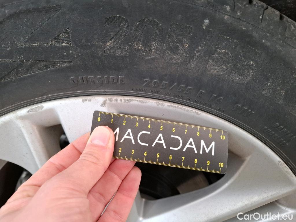  Toyota  Corolla TOYOTA  / 2018 / 5P / Berline Hybride 122h Dynamic Business Stage Acad #34