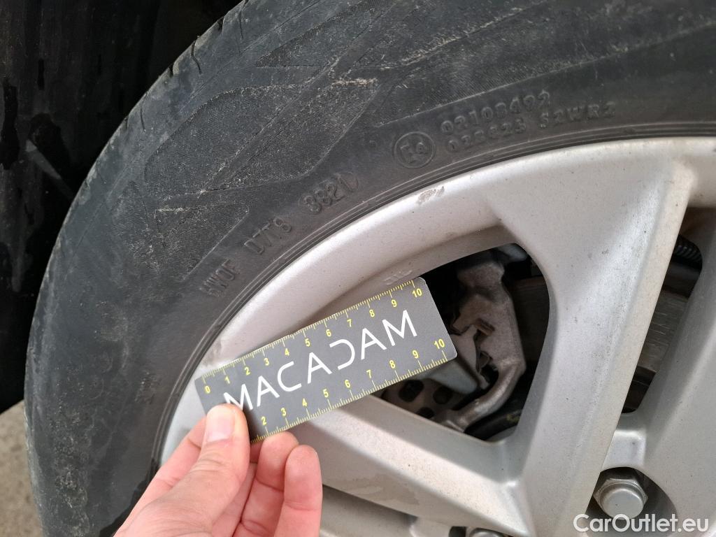  Toyota  Corolla TOYOTA  / 2018 / 5P / Berline Hybride 122h Dynamic Business Stage Acad #36