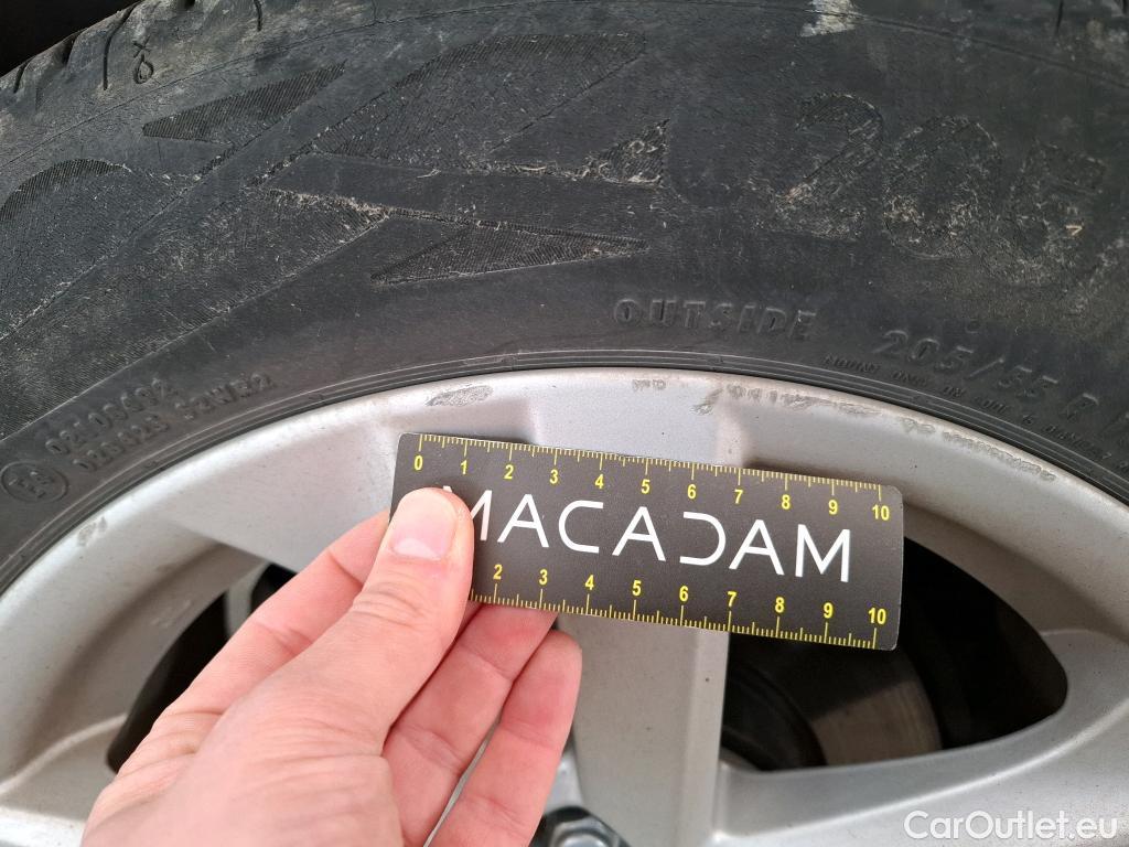  Toyota  Corolla TOYOTA  / 2018 / 5P / Berline Hybride 122h Dynamic Business Stage Acad #35