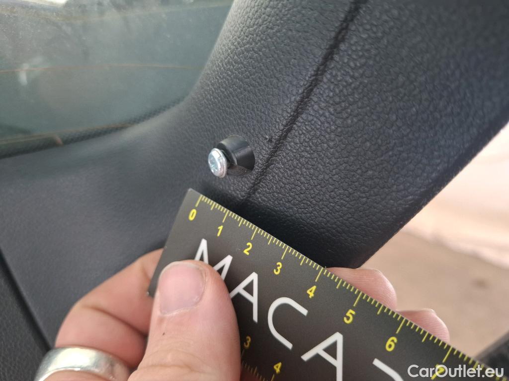  Volkswagen  Golf  VOLKSWAGEN / 2020 / 5P / Berline 2.0 TDI SCR 115 BVM6 Life Busi 1st #32