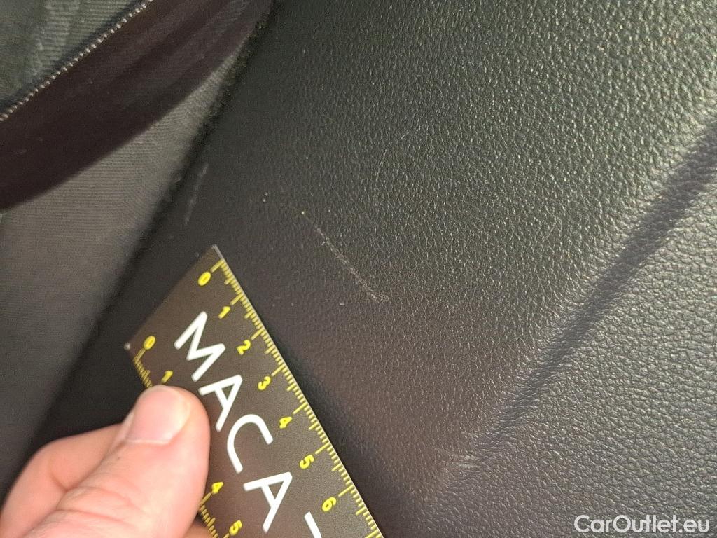  Volkswagen  Golf  VOLKSWAGEN / 2020 / 5P / Berline 2.0 TDI SCR 115 BVM6 Life Busi 1st #10