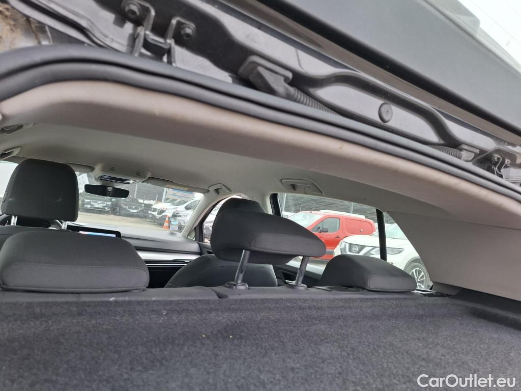  Volkswagen  Golf  VOLKSWAGEN / 2020 / 5P / Berline 2.0 TDI SCR 115 BVM6 Life Busi 1st #28