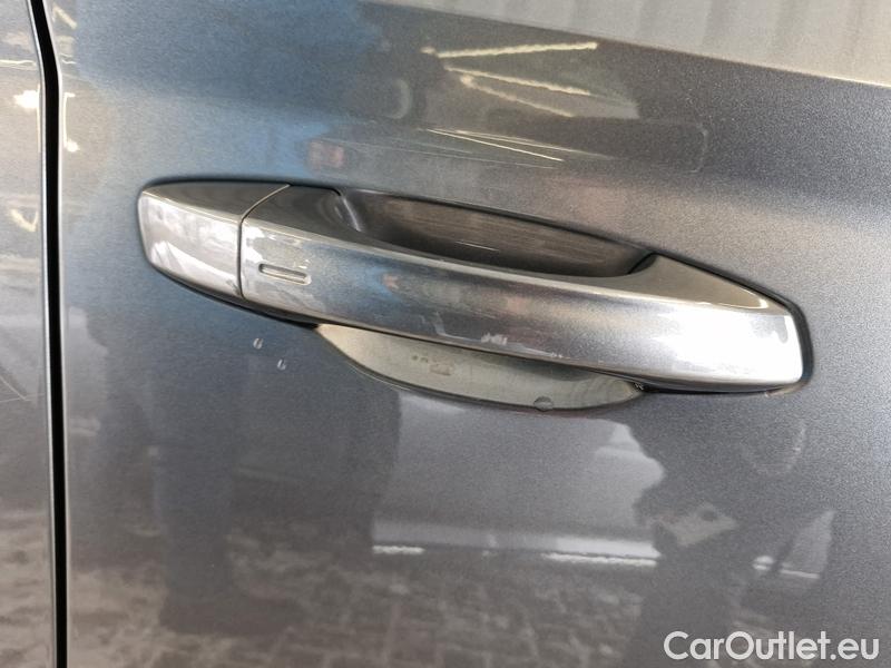  Skoda  Superb  Combi (3T5)(2010) Supe.FL2.0TDI 110 L&K AT #15