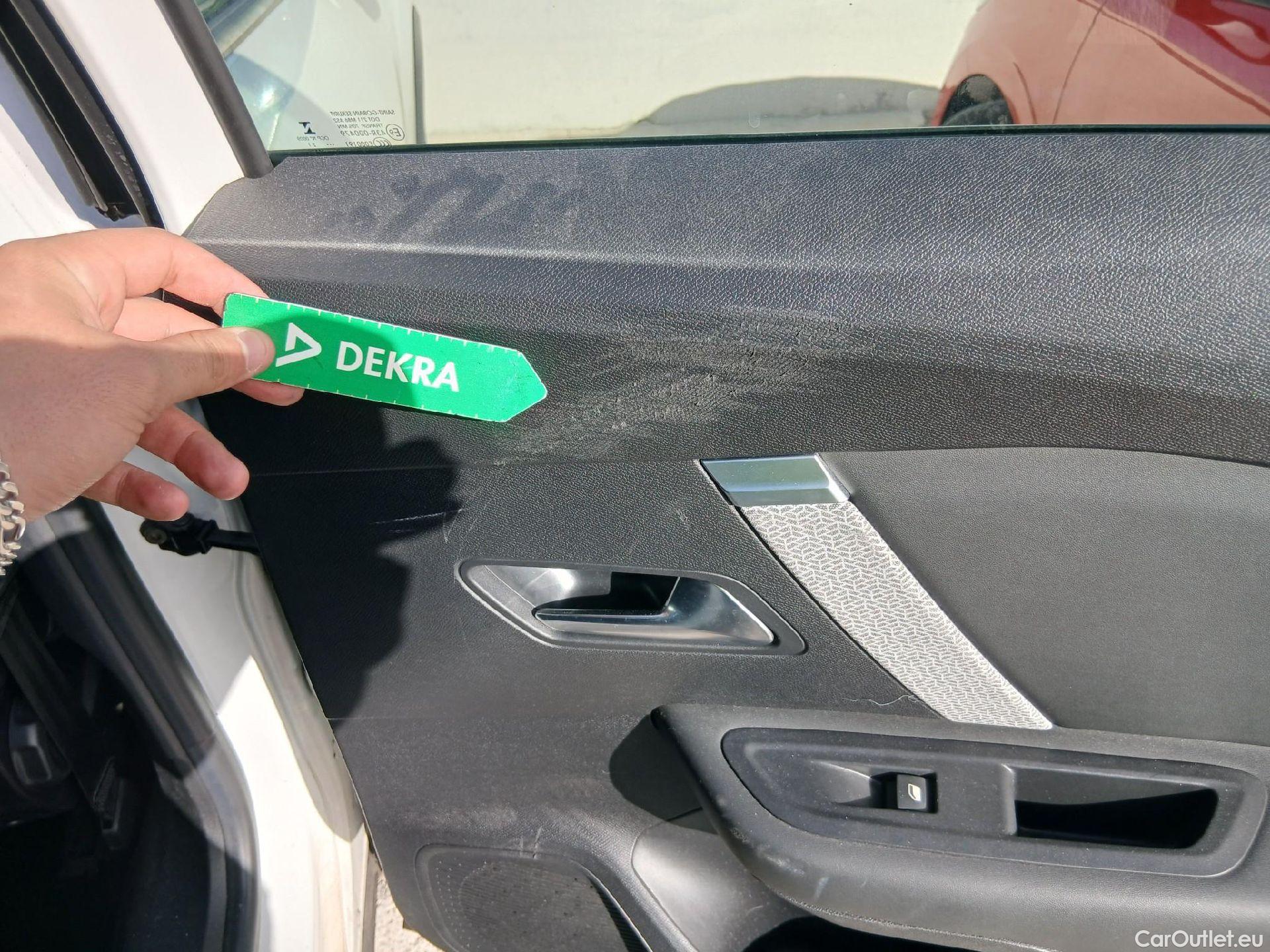  Citroen  C4 CITROEN  / 2020 / 5P / berlina con portón BlueHdi 110 S&S Feel Pack #32