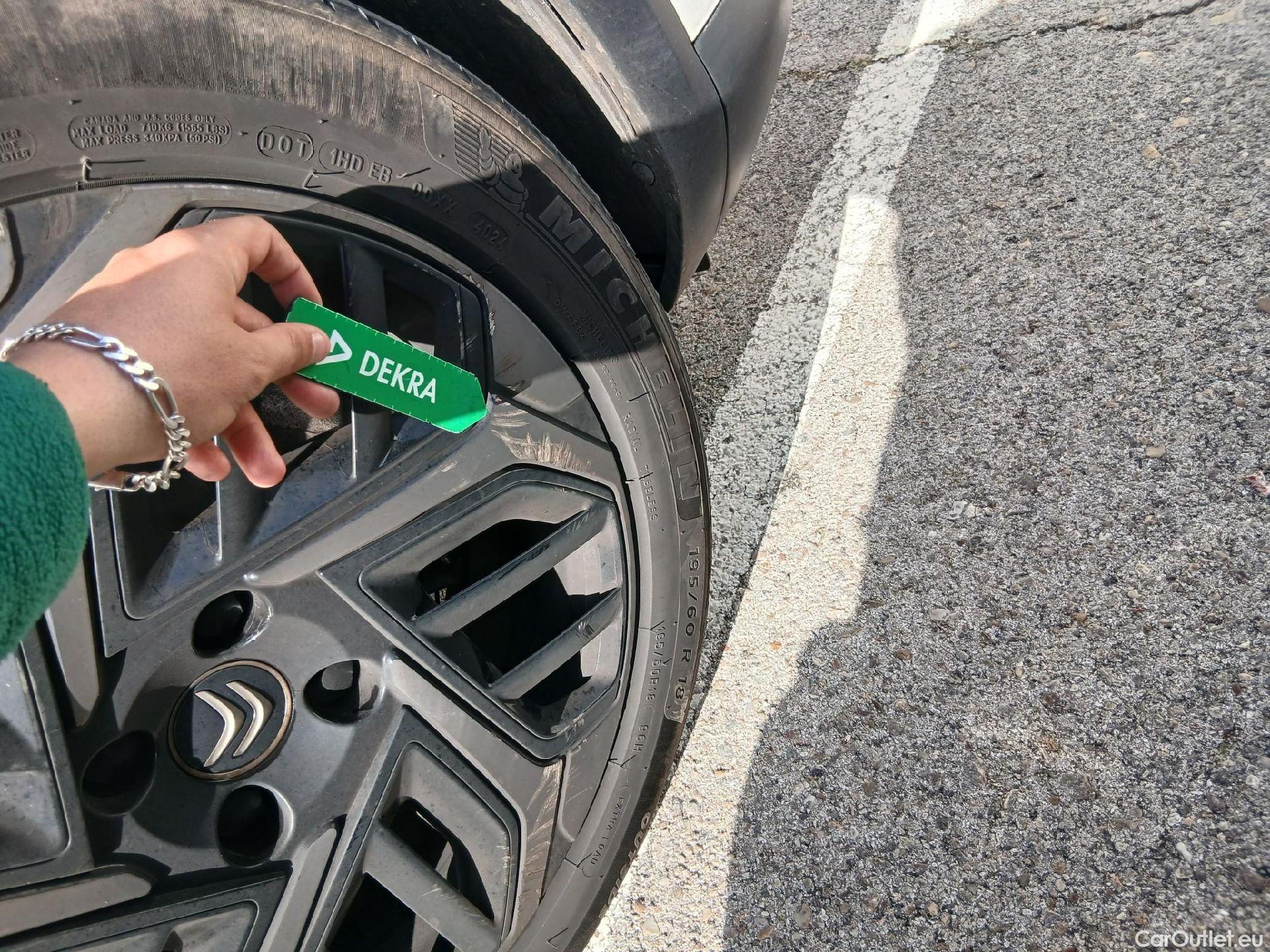  Citroen  C4 CITROEN  / 2020 / 5P / berlina con portón BlueHdi 110 S&S Feel Pack #40