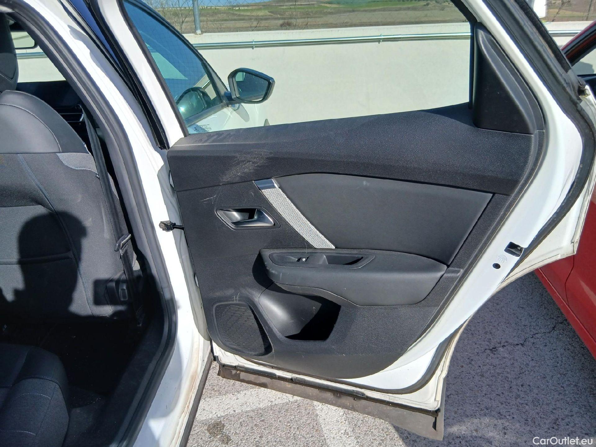  Citroen  C4 CITROEN  / 2020 / 5P / berlina con portón BlueHdi 110 S&S Feel Pack #31