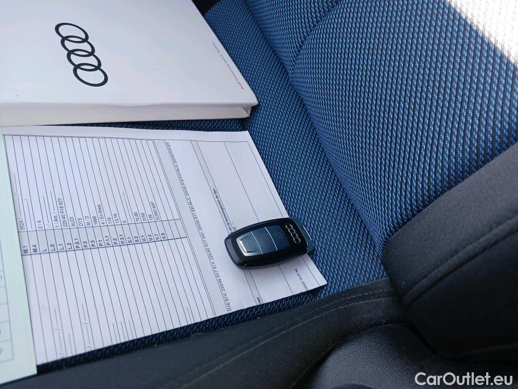  Audi  A3 AUDI  / 2020 / 5P / berlina con portón Sportback S line 35 TDI 110kW S tronic #2