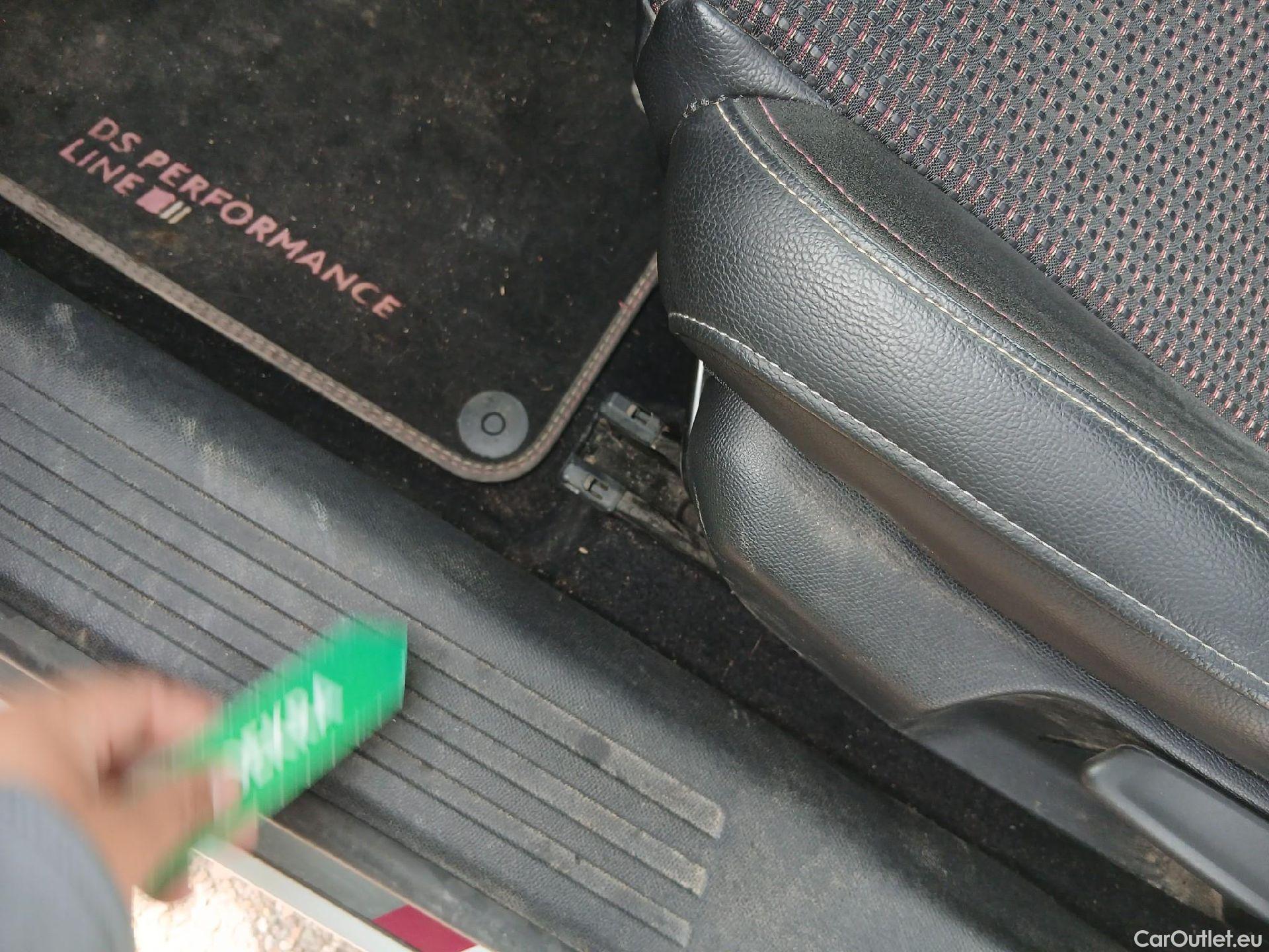  Citroen  DS3 DS DS 3 Crossback / 2018 / 5P / todoterreno PureTech 73 kW Manual PERFORMANCE LINE (AC) #1