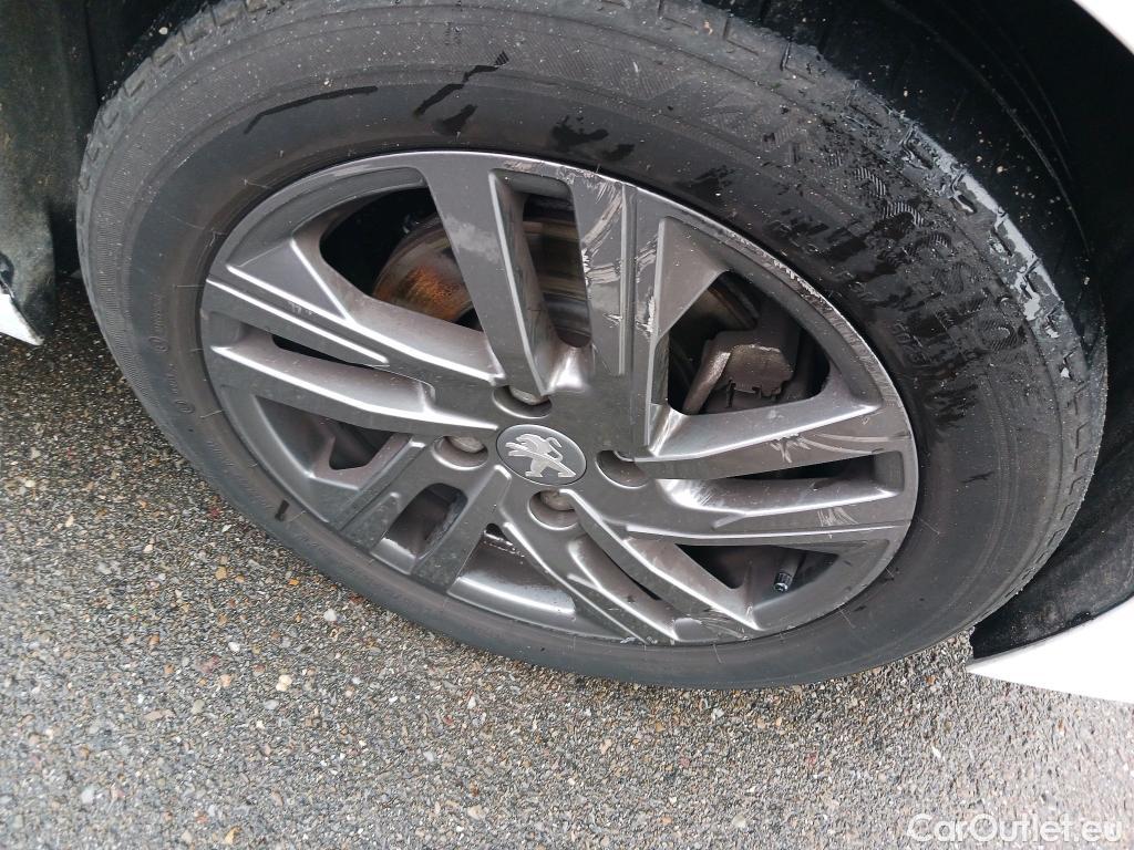  Peugeot  208 PEUGEOT  / 2019 / 5P / berlina con portón BlueHDi 73kW (100CV) Active Pack (AC2) #8