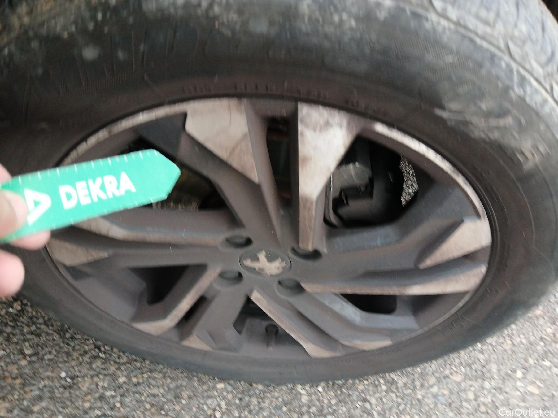  Peugeot  2008 PEUGEOT  / 2019 / 5P / todoterreno Allure BlueHDI 81kW (110CV) #36