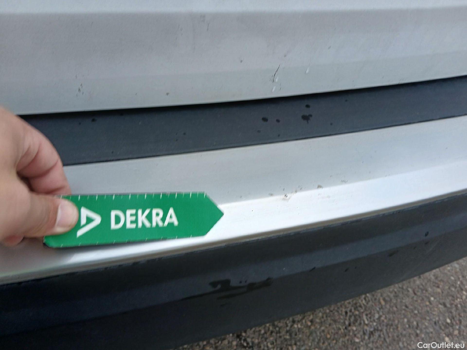  Peugeot  2008 PEUGEOT  / 2019 / 5P / todoterreno Allure BlueHDI 81kW (110CV) #24