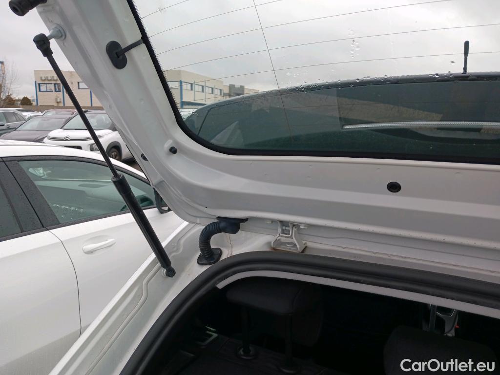  Peugeot  208 PEUGEOT  / 2019 / 5P / berlina con portón BlueHDi 73kW (100CV) Active Pack (AC2) #15