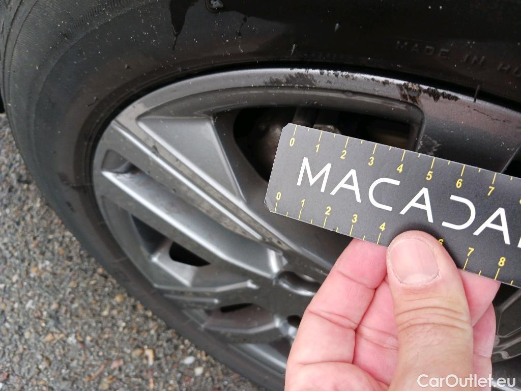  Peugeot  208 PEUGEOT  / 2019 / 5P / berlina con portón BlueHDi 73kW (100CV) Active Pack (AC2) #7