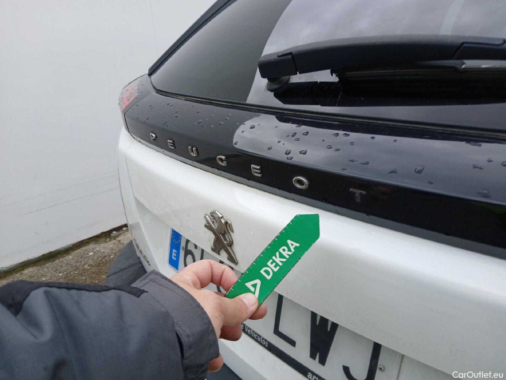  Peugeot  2008 PEUGEOT  / 2019 / 5P / todoterreno Allure BlueHDI 81kW (110CV) #27