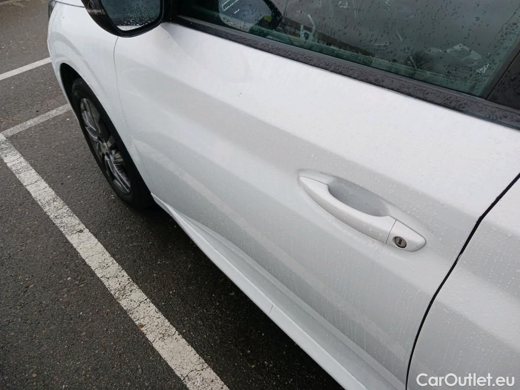  Peugeot  208 PEUGEOT  / 2019 / 5P / berlina con portón BlueHDi 73kW (100CV) Active Pack (AC2) #17