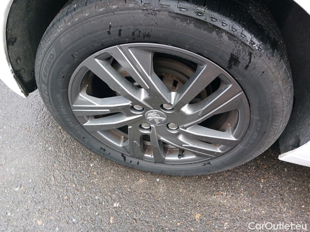  Peugeot  208 PEUGEOT  / 2019 / 5P / berlina con portón BlueHDi 73kW (100CV) Active Pack (AC2) #19