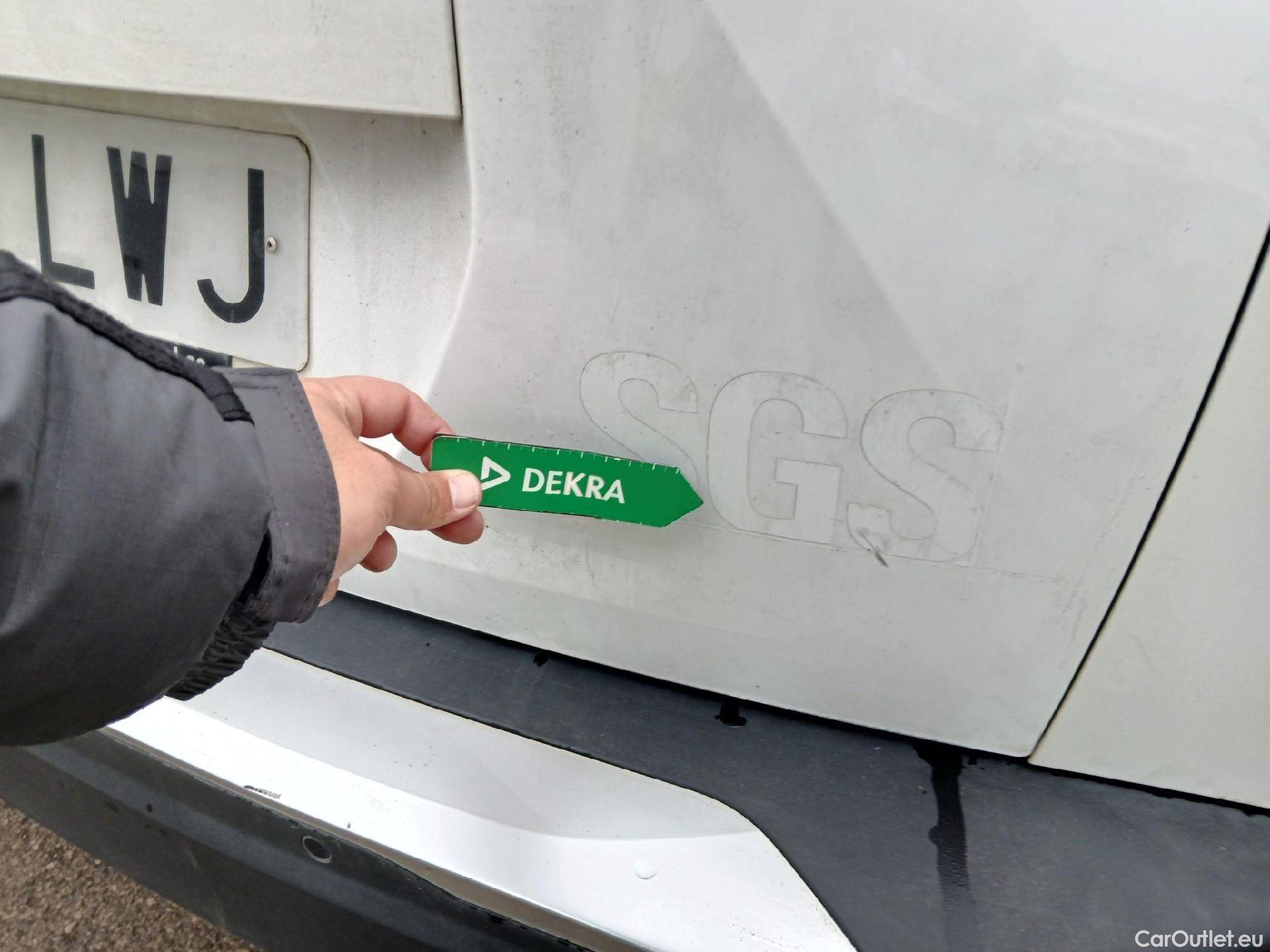  Peugeot  2008 PEUGEOT  / 2019 / 5P / todoterreno Allure BlueHDI 81kW (110CV) #25