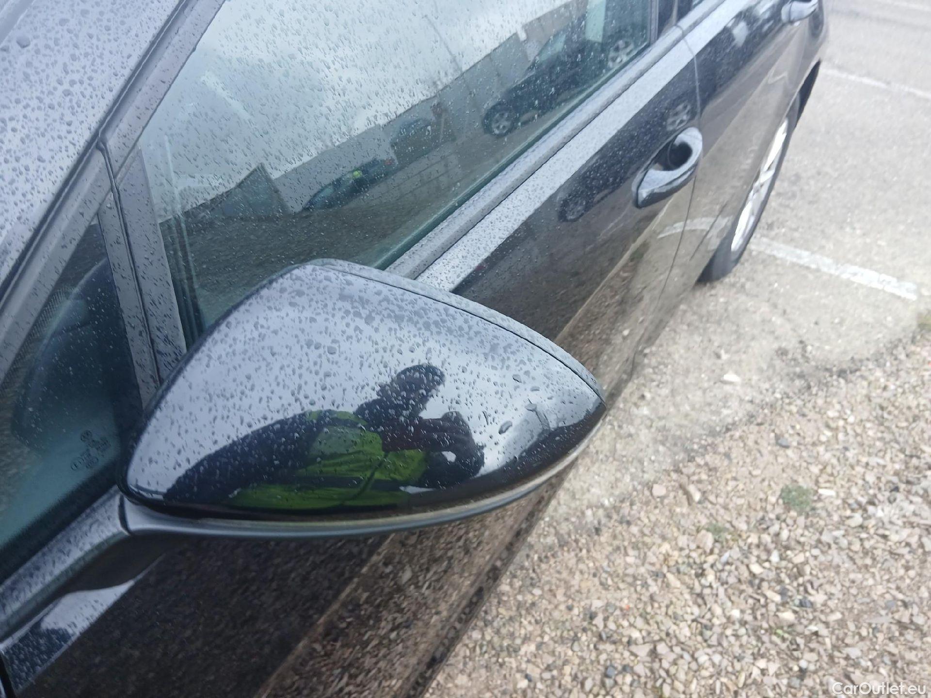  Volkswagen  Golf  VOLKSWAGEN / 2016 / 5P / berlina con portón Last Edition 1.6 TDI 85kW (115CV) #8