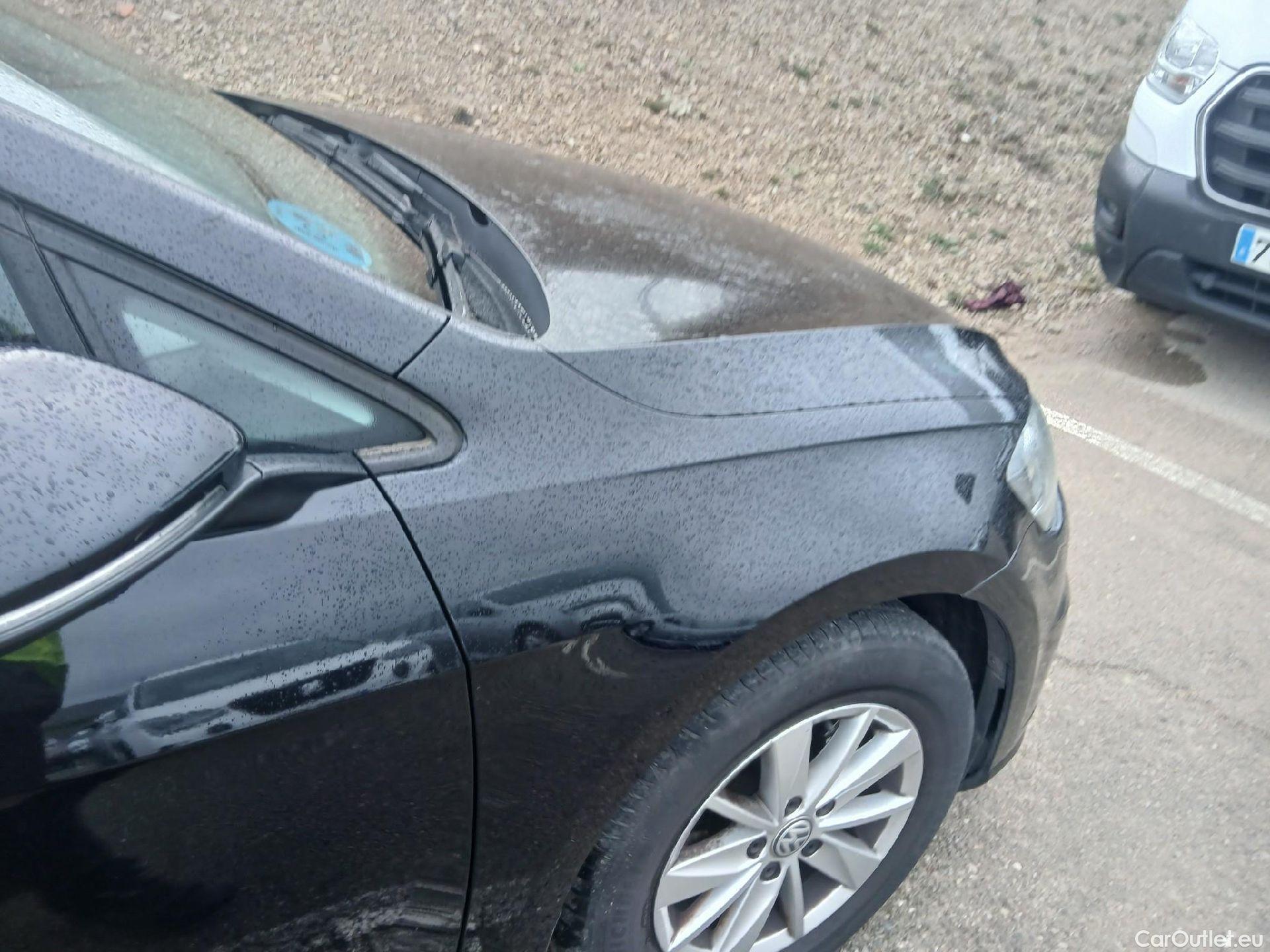  Volkswagen  Golf  VOLKSWAGEN / 2016 / 5P / berlina con portón Last Edition 1.6 TDI 85kW (115CV) #23