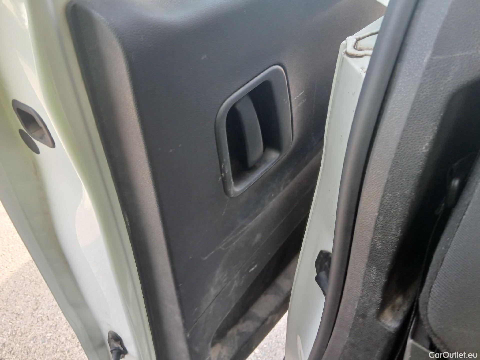  Citroen  Berlingo CITROEN  / 2018 / 4P / combi Talla M BlueHDi 100 LIVE (AC) #33