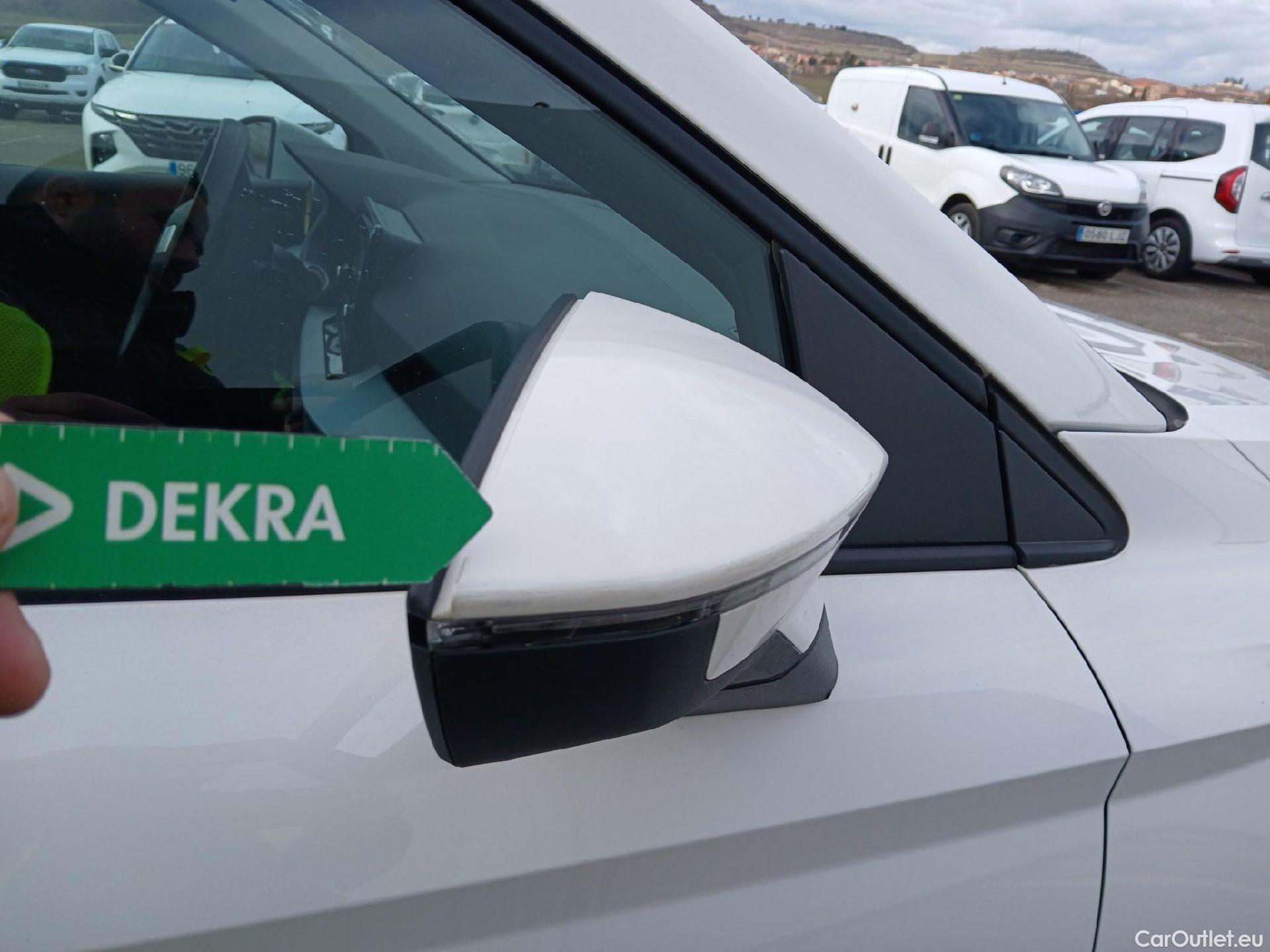  Seat  Arona SEAT  / 2021 / 5P / todoterreno 1.0 TSI 70kW (95CV) Reference XM #42