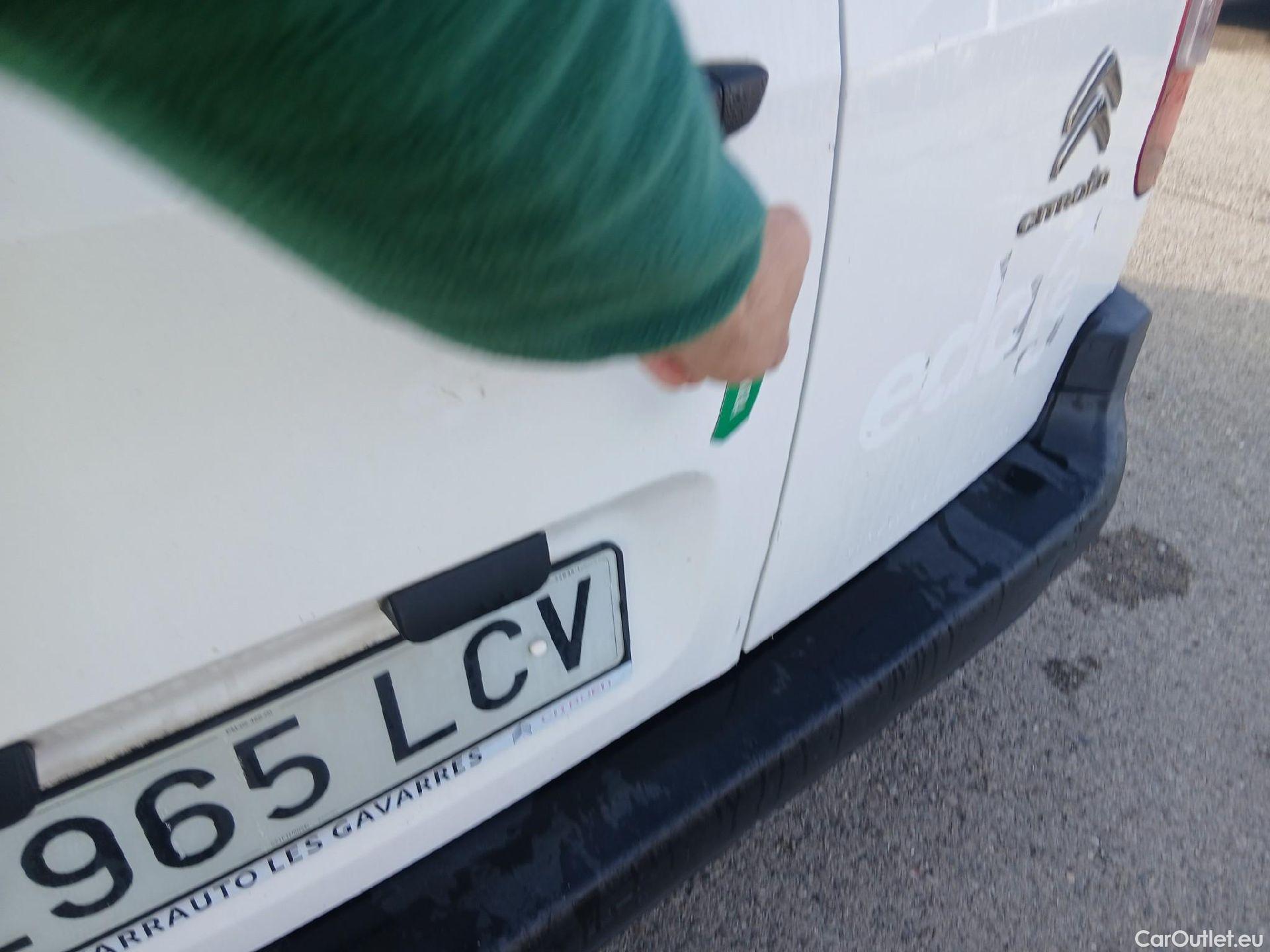  Citroen  Berlingo CITROEN  / 2018 / 4P / combi Talla M BlueHDi 100 LIVE (AC) #17