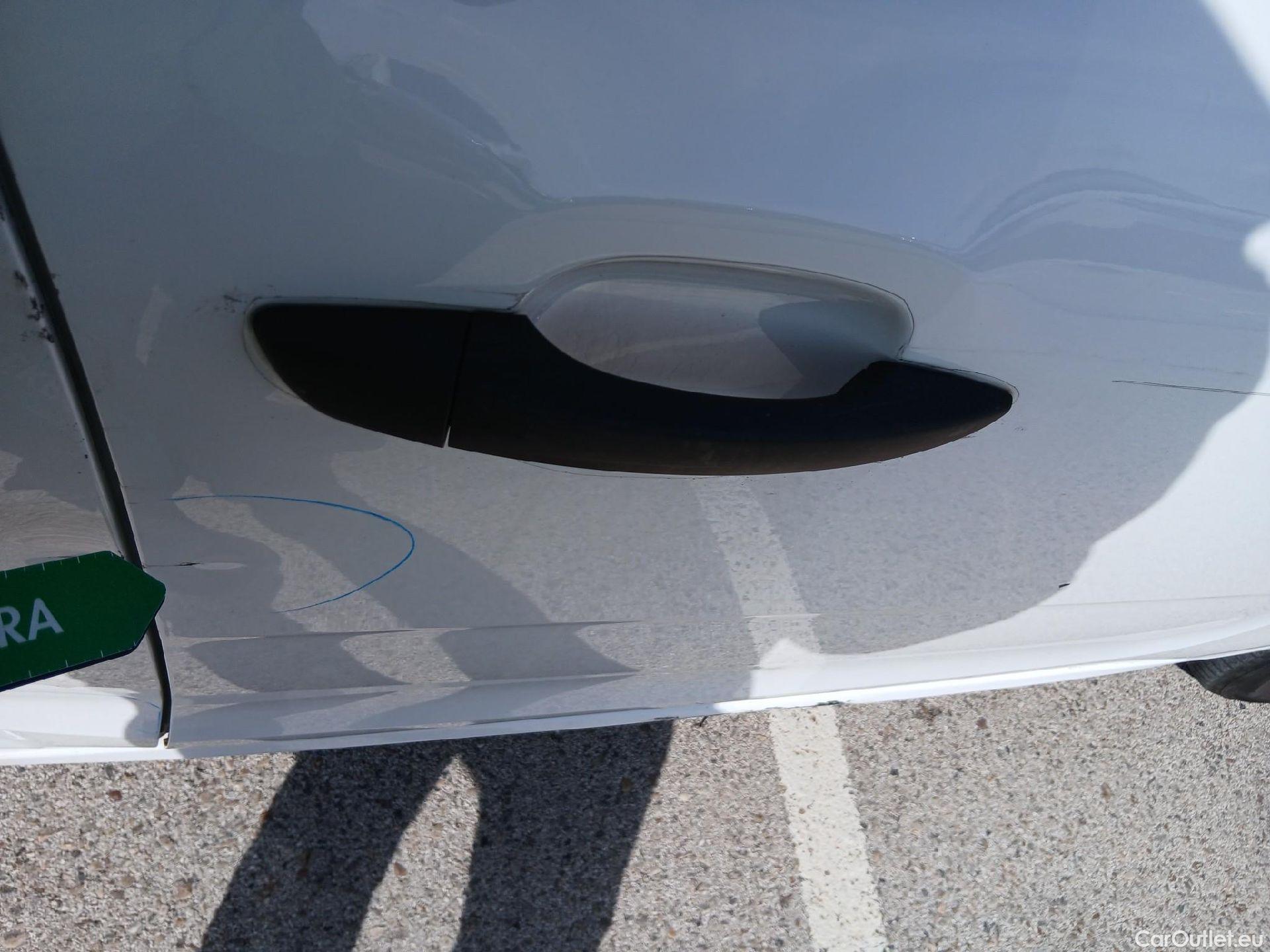  Citroen  C3 CITROEN  / 2016 / 5P / berlina comercial BlueHDi 73KW (100CV) S&S Comercial #29