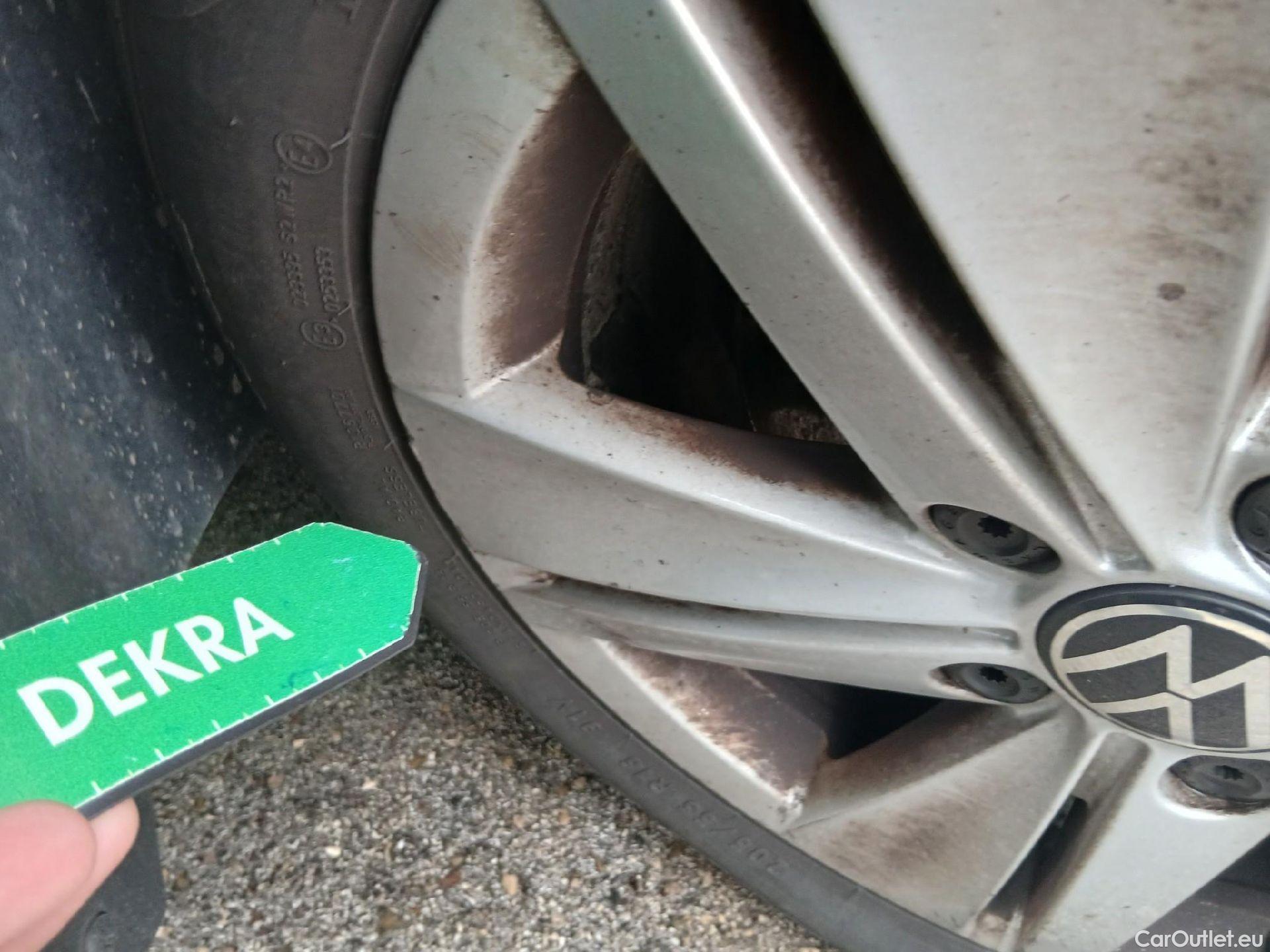  Volkswagen  Golf  VOLKSWAGEN / 2020 / 5P / berlina con portón 2.0 TDI 85kW (115CV) #3