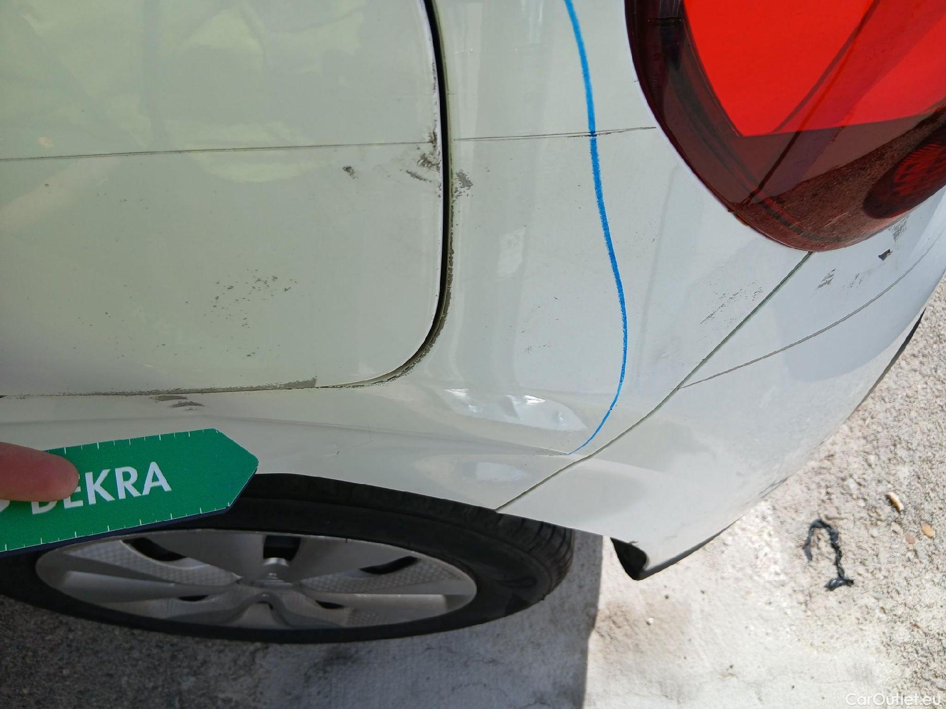  Citroen  C3 CITROEN  / 2016 / 5P / berlina comercial BlueHDi 73KW (100CV) S&S Comercial #17