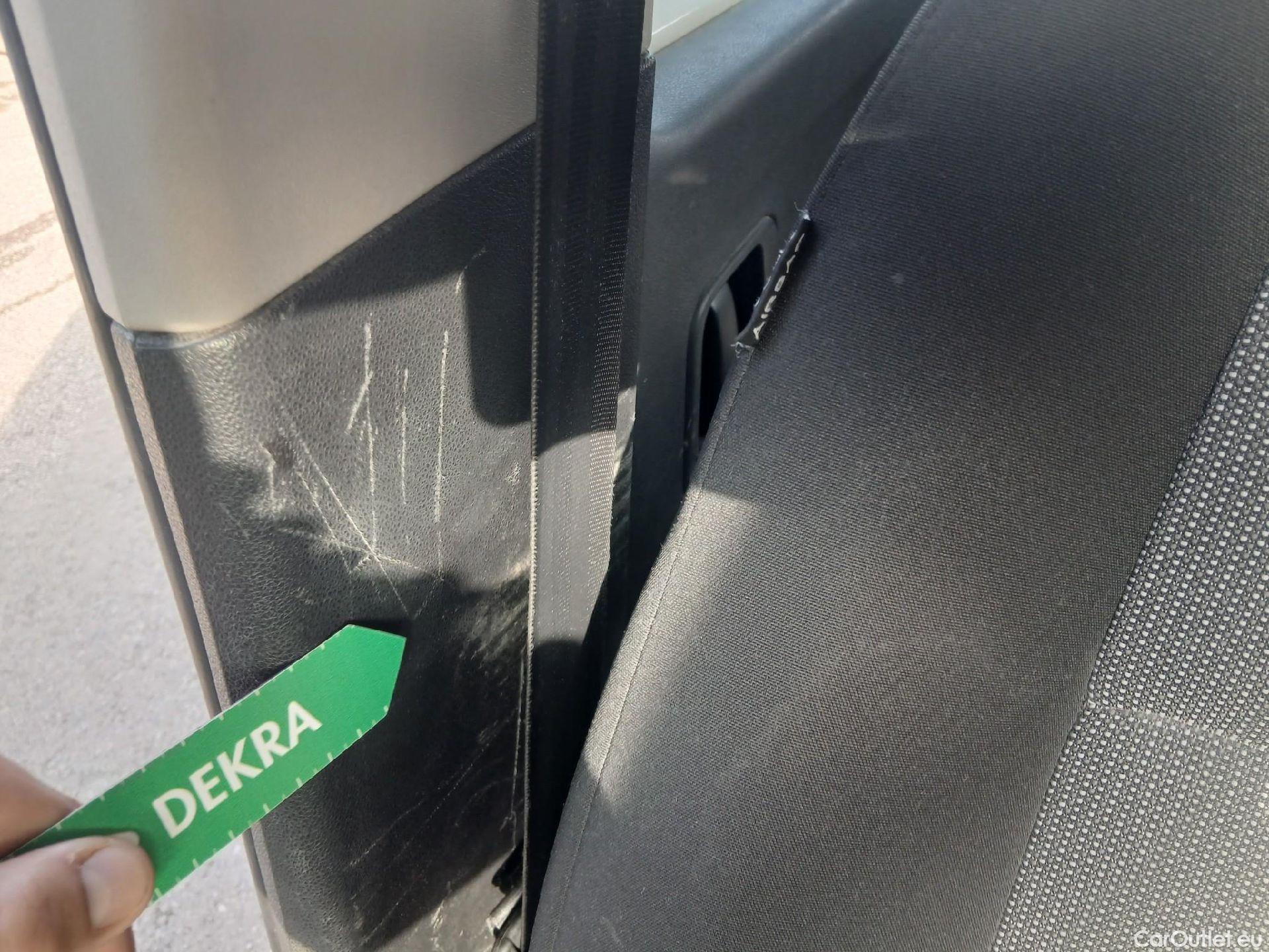  Citroen  Berlingo CITROEN  / 2018 / 4P / combi Talla M BlueHDi 100 LIVE (AC) #32