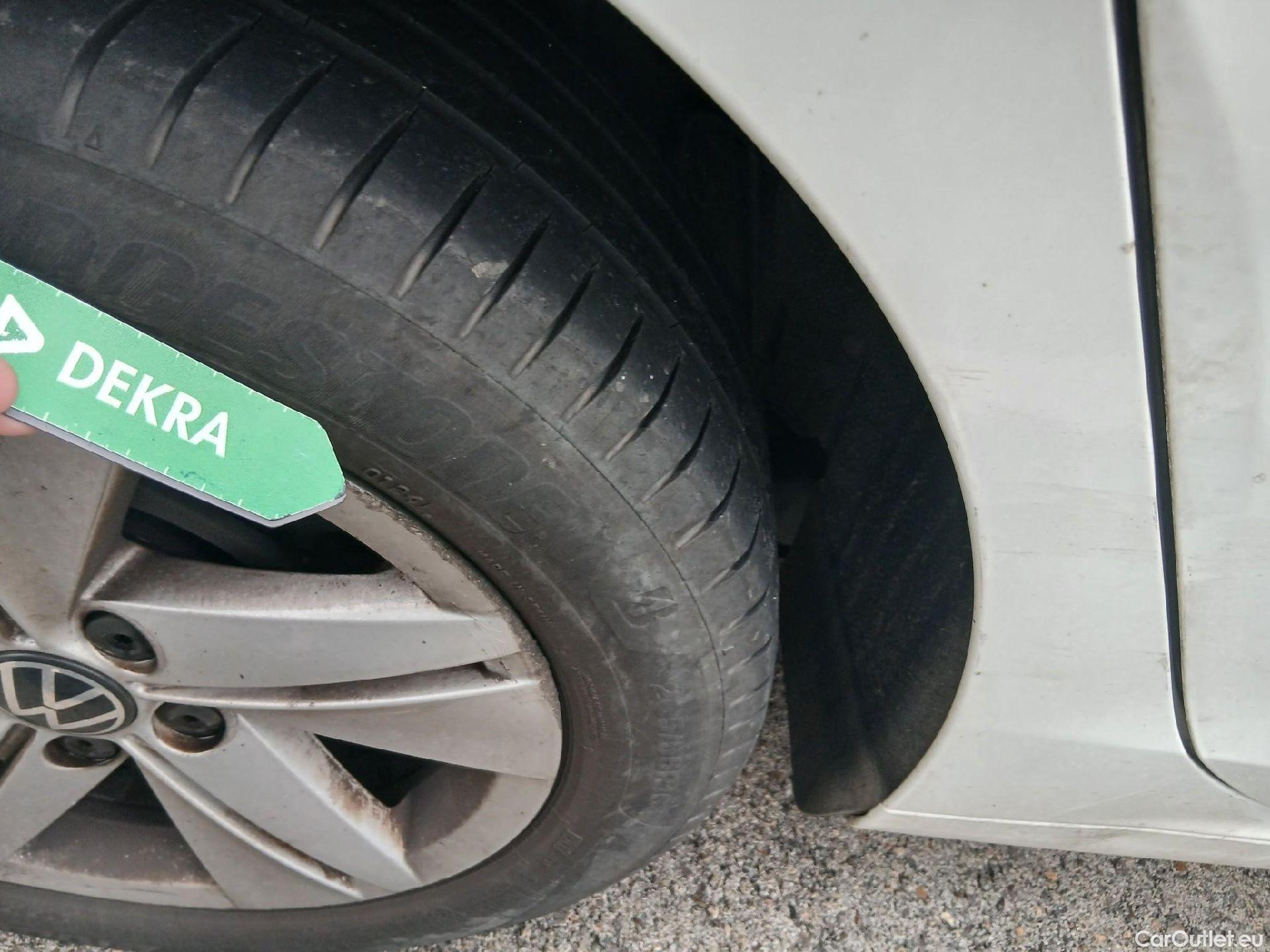  Volkswagen  Golf  VOLKSWAGEN / 2020 / 5P / berlina con portón 2.0 TDI 85kW (115CV) #2