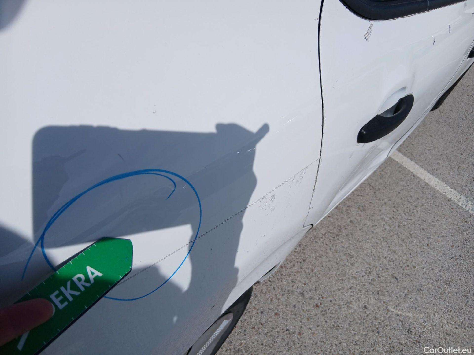  Citroen  C3 CITROEN  / 2016 / 5P / berlina comercial BlueHDi 73KW (100CV) S&S Comercial #22