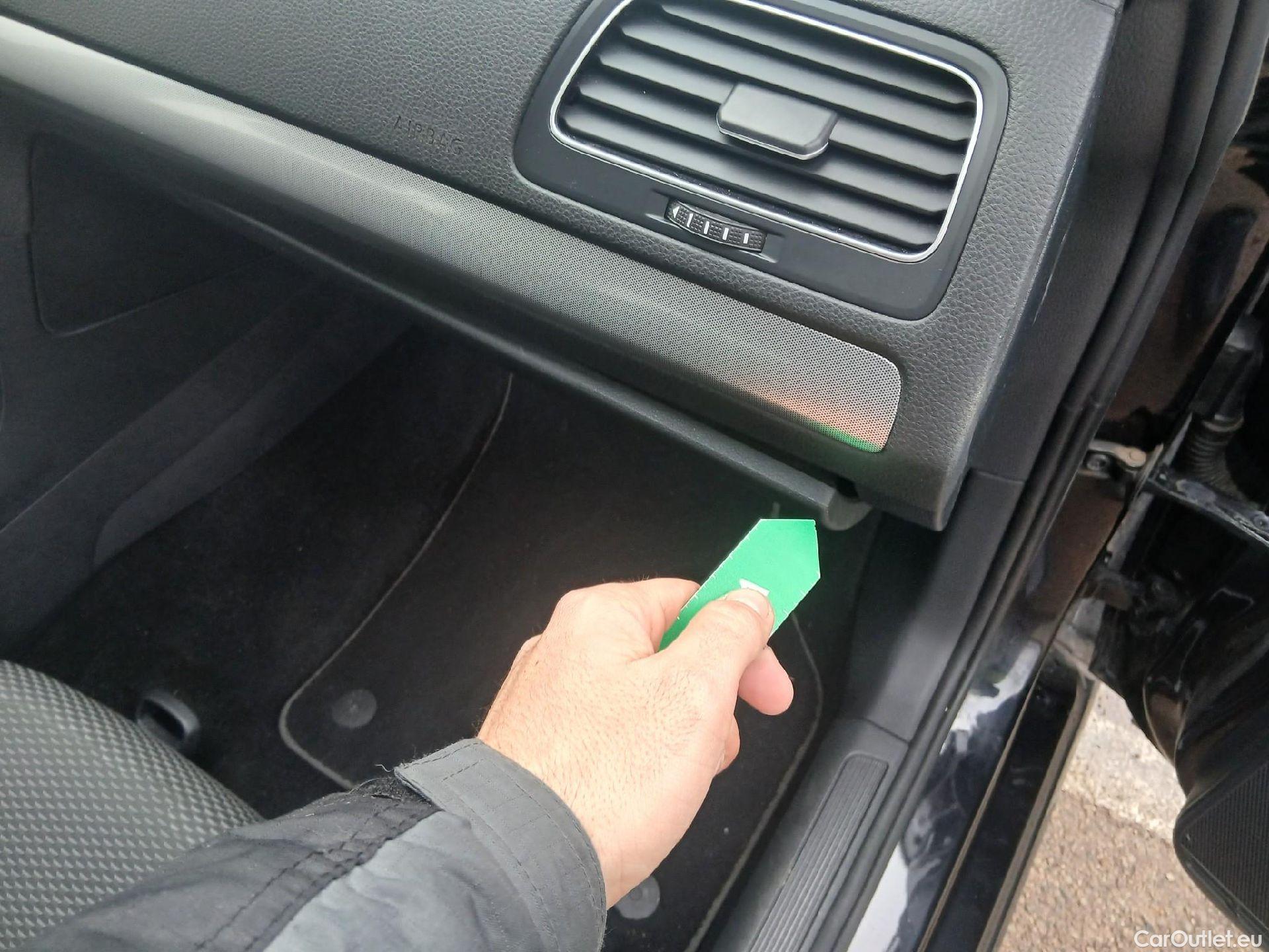  Volkswagen  Golf  VOLKSWAGEN / 2016 / 5P / berlina con portón Last Edition 1.6 TDI 85kW (115CV) #26