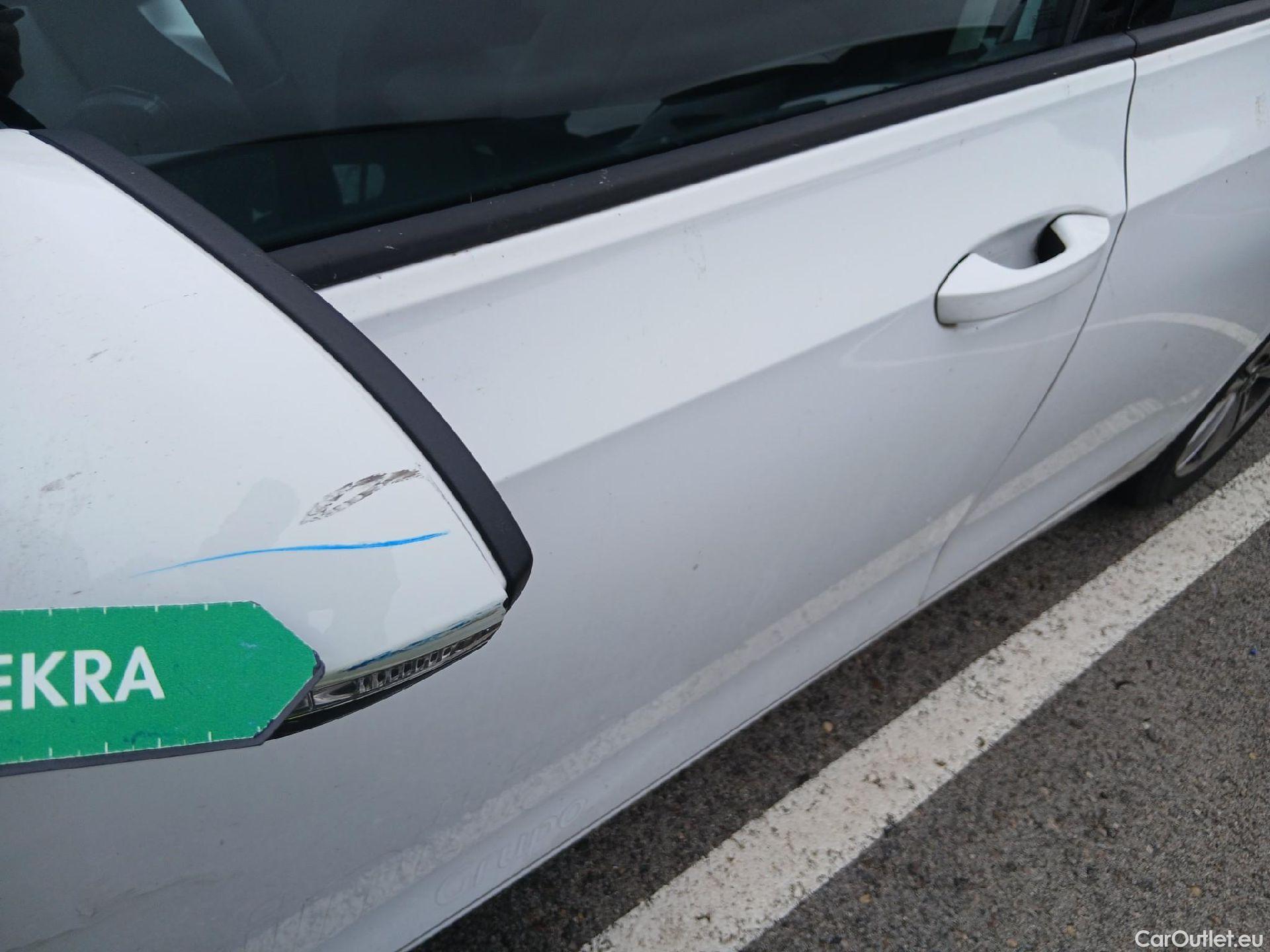  Volkswagen  Golf  VOLKSWAGEN / 2020 / 5P / berlina con portón 2.0 TDI 85kW (115CV) #16