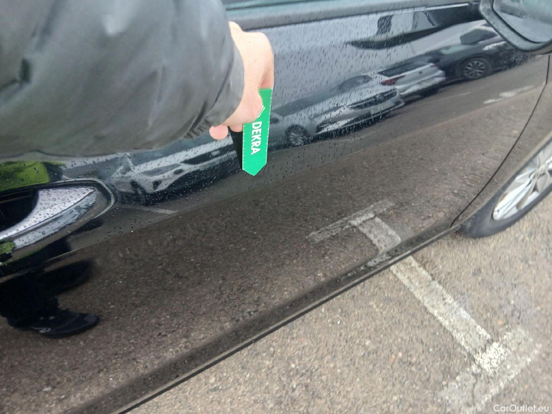  Volkswagen  Golf  VOLKSWAGEN / 2016 / 5P / berlina con portón Last Edition 1.6 TDI 85kW (115CV) #21