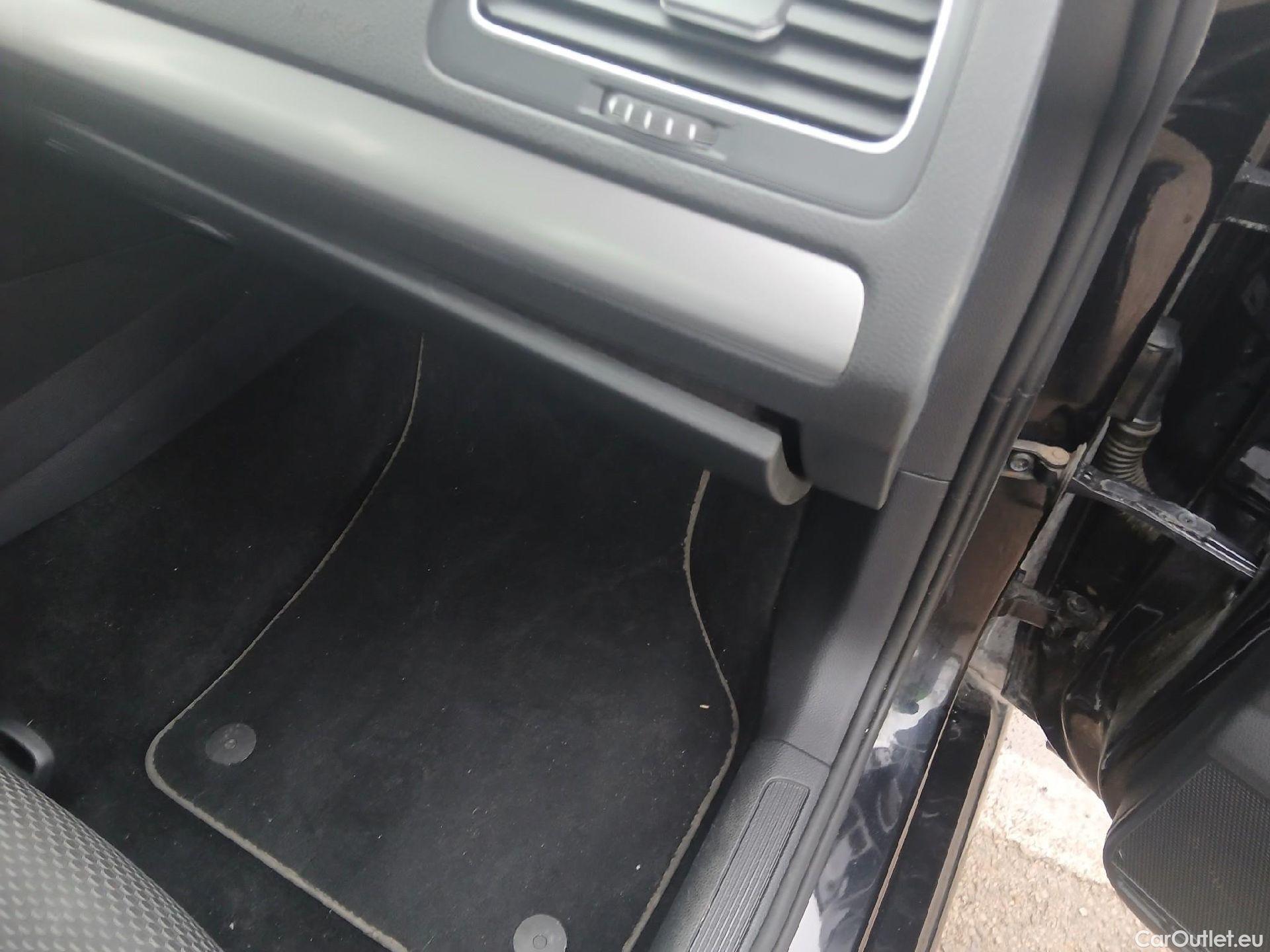  Volkswagen  Golf  VOLKSWAGEN / 2016 / 5P / berlina con portón Last Edition 1.6 TDI 85kW (115CV) #25