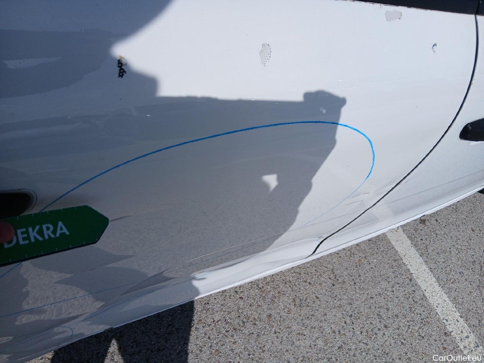  Citroen  C3 CITROEN  / 2016 / 5P / berlina comercial BlueHDi 73KW (100CV) S&S Comercial #24