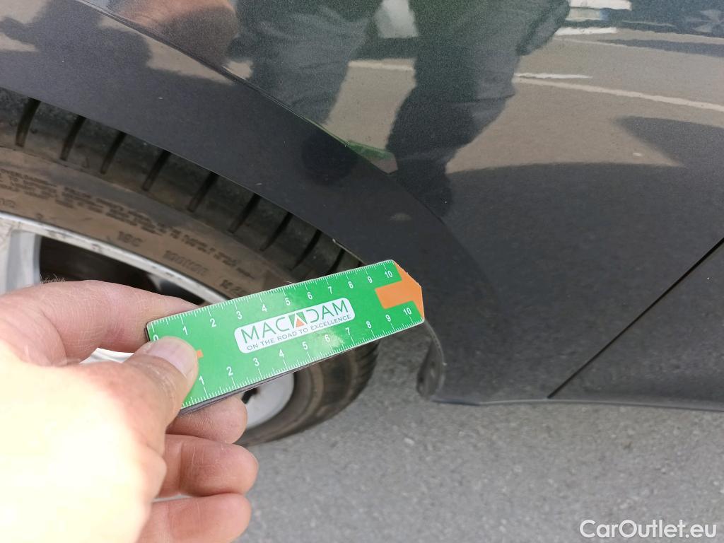  Land Rover  Discovery SEAT Nuevo León / 2020 / 5P / berlina con portón 1.5 eTSI 110kW DSG-7 S&S FR Go XL(SP) #29