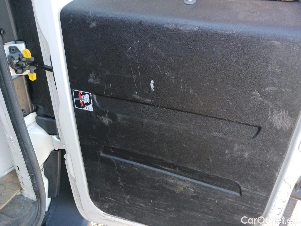  Fiat  Doblo FIAT Doblò Cargo/2015/4P/furgón derivado de turismo Cargo SX 1.3 Mjet 70 kW (95 CV) #50