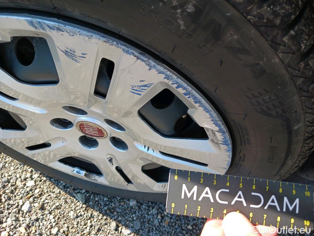  Fiat  Doblo FIAT Doblò Cargo/2015/4P/furgón derivado de turismo Cargo SX 1.3 Mjet 70 kW (95 CV) #35