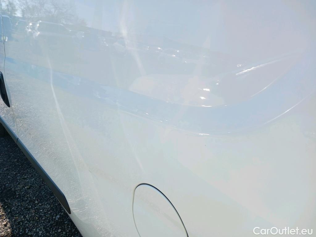  Fiat  Doblo FIAT Doblò Cargo/2015/4P/furgón derivado de turismo Cargo SX 1.3 Mjet 70 kW (95 CV) #42