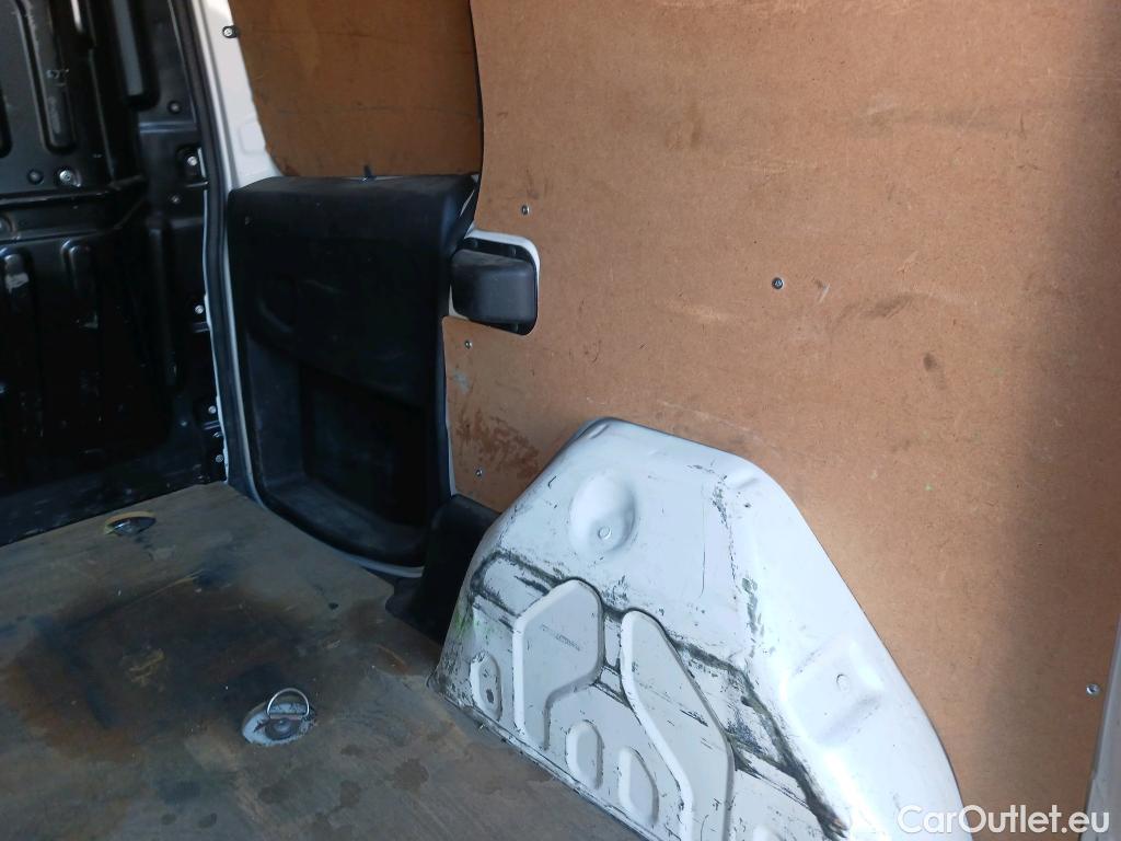  Fiat  Doblo FIAT Doblò Cargo/2015/4P/furgón derivado de turismo Cargo SX 1.3 Mjet 70 kW (95 CV) #45