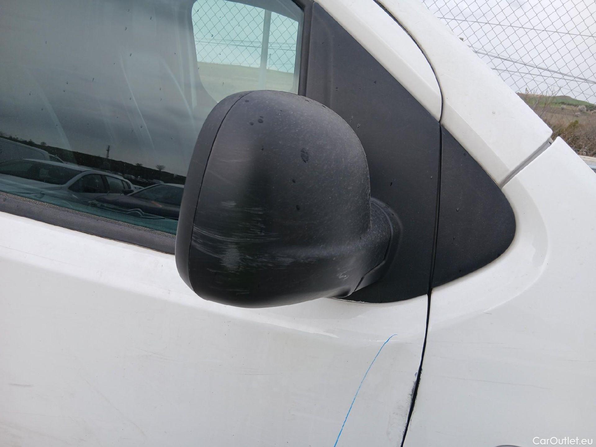  Opel  Vivaro OPEL  / 2019 / 4P / furgón 1.5 Diésel 74kW (100CV) M Std Express #46