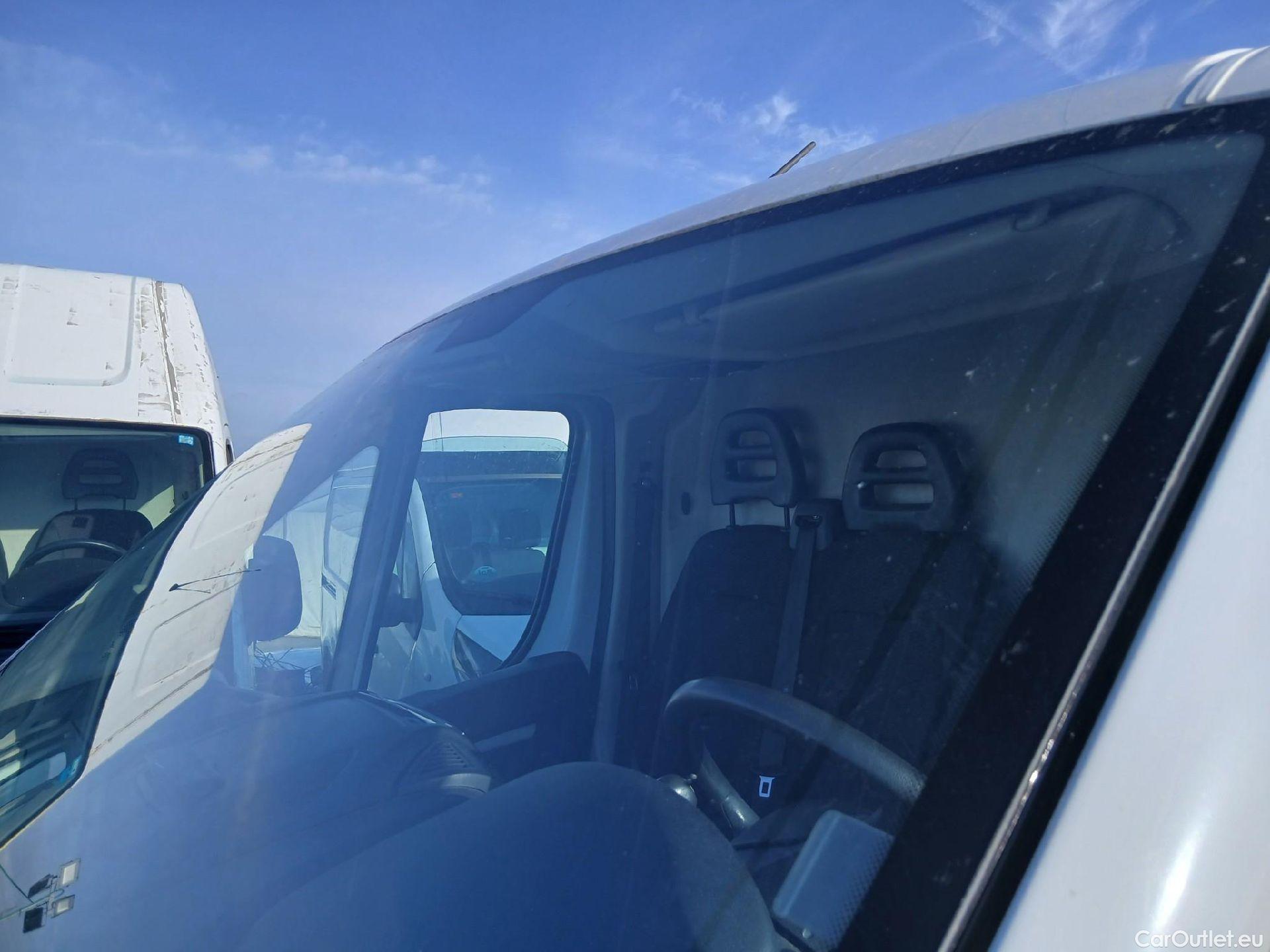  Peugeot  Boxer PEUGEOT  / 2014 / 4P / furgón 333 L2 H1 BHDI 103kW (140CV) S&S 6 V. M (AC) #2