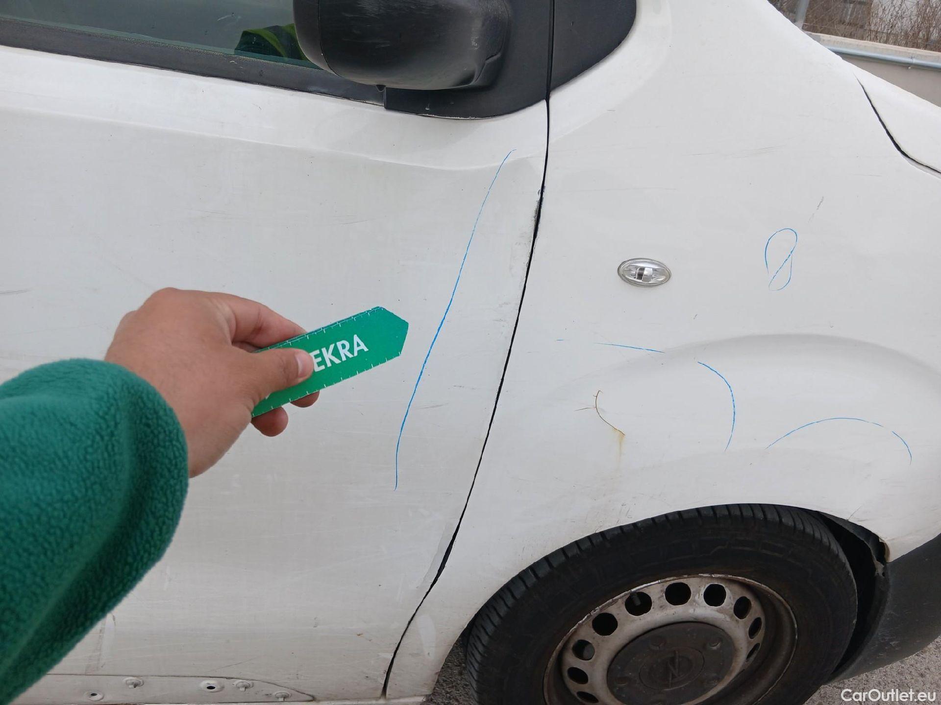  Opel  Vivaro OPEL  / 2019 / 4P / furgón 1.5 Diésel 74kW (100CV) M Std Express #40