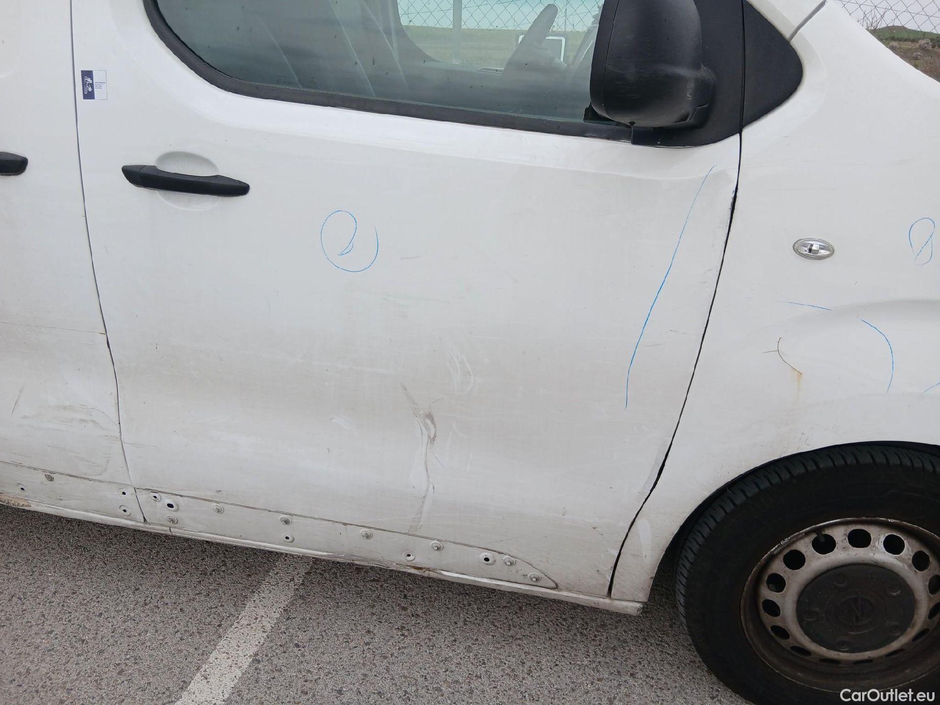  Opel  Vivaro OPEL  / 2019 / 4P / furgón 1.5 Diésel 74kW (100CV) M Std Express #41